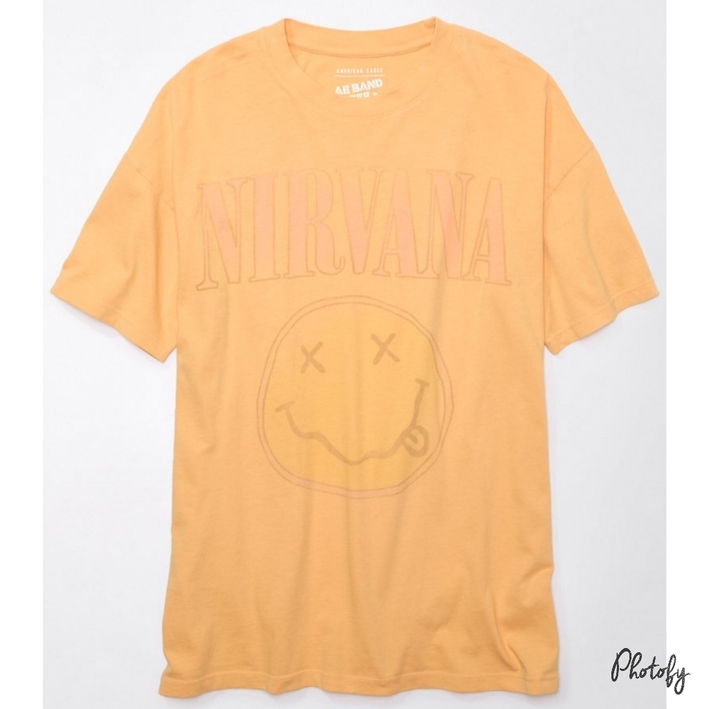 ● MEDIUM ● NWT Women's Nirvana Smiley Face Graphic Tee